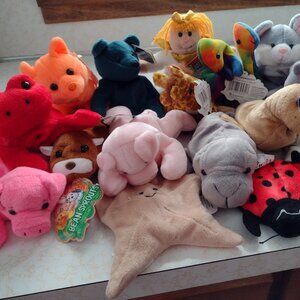 17 NWT Adorable Bean Sprouts